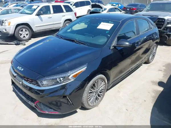 3KPF54AD3PE599384 2023 KIA FORTE - Image 2