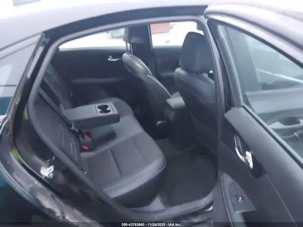 3KPF54AD3PE608634 2023 KIA FORTE - Image 8