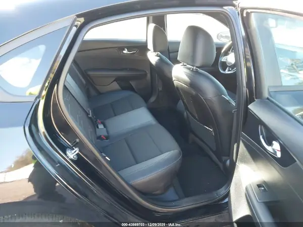 3KPF54AD3PE609413 2023 KIA FORTE - Image 8
