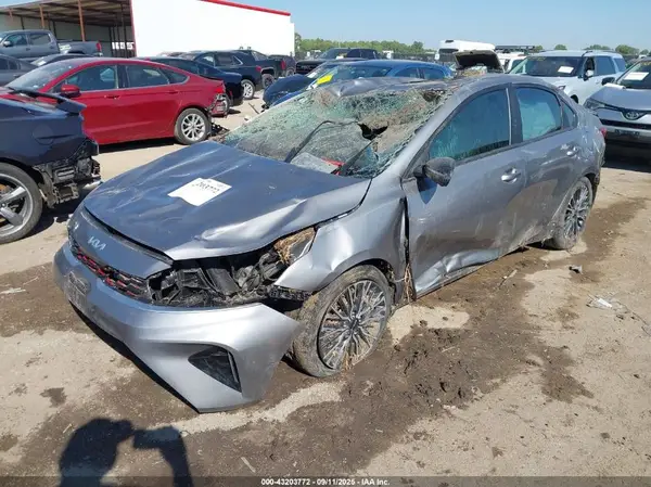3KPF54AD3PE640354 2023 KIA FORTE - Image 2