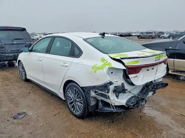 3KPF54AD3PE670325 2023 KIA FORTE - Image 2