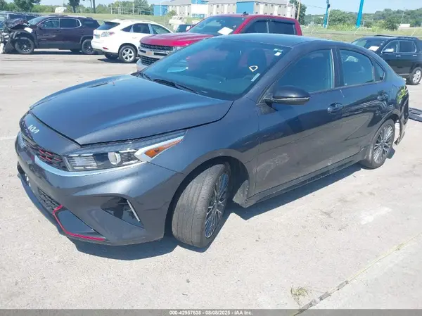 3KPF54AD3PE670583 2023 KIA FORTE - Image 2