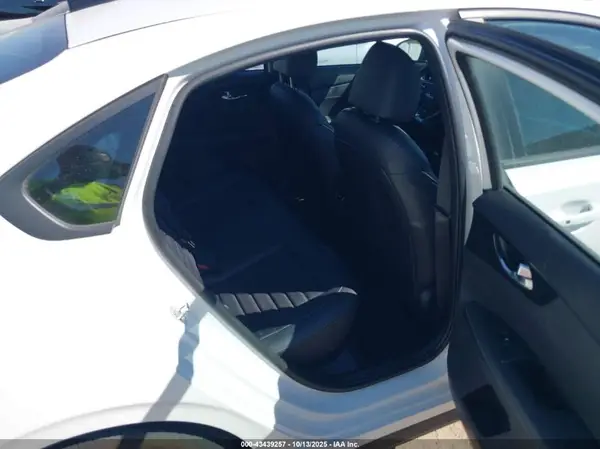 3KPF54AD3PE673211 2023 KIA FORTE - Image 8