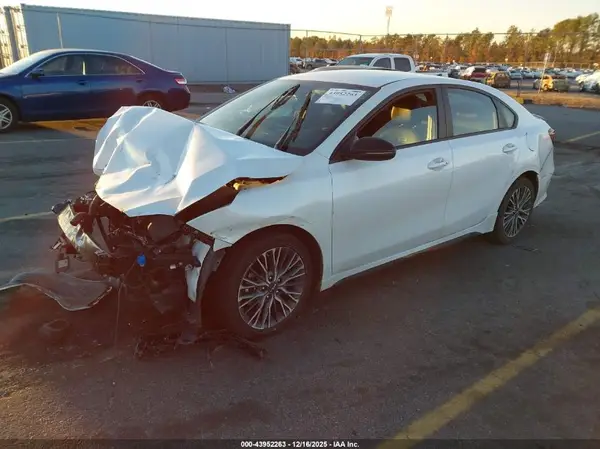 3KPF54AD3RE701866 2024 KIA FORTE - Image 2