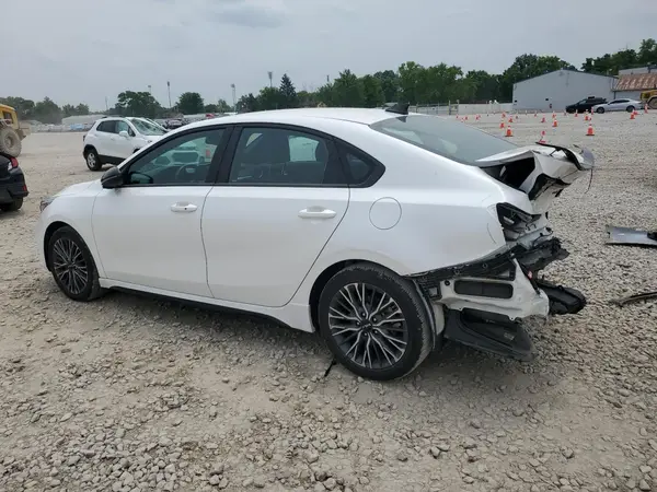 3KPF54AD3RE716139 2024 KIA FORTE - Image 2