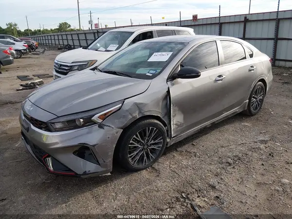 3KPF54AD3RE716447 2024 KIA FORTE - Image 2