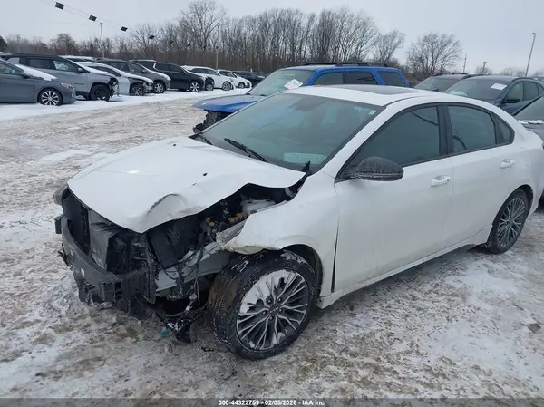 3KPF54AD3RE717680 2024 KIA FORTE - Image 2