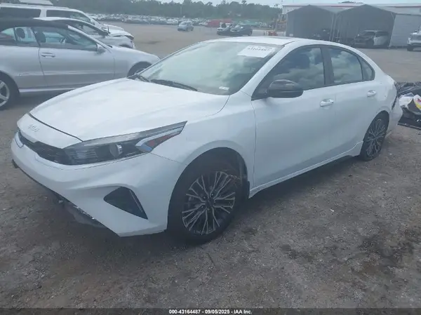 3KPF54AD3RE723284 2024 KIA FORTE - Image 2