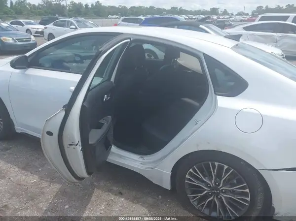 3KPF54AD3RE723284 2024 KIA FORTE - Image 8