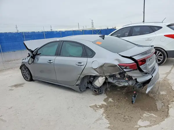 3KPF54AD3RE748427 2024 KIA FORTE - Image 2