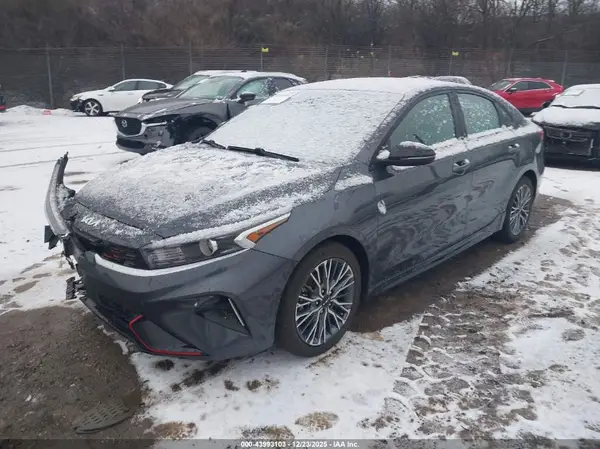 3KPF54AD3RE752929 2024 KIA FORTE - Image 2