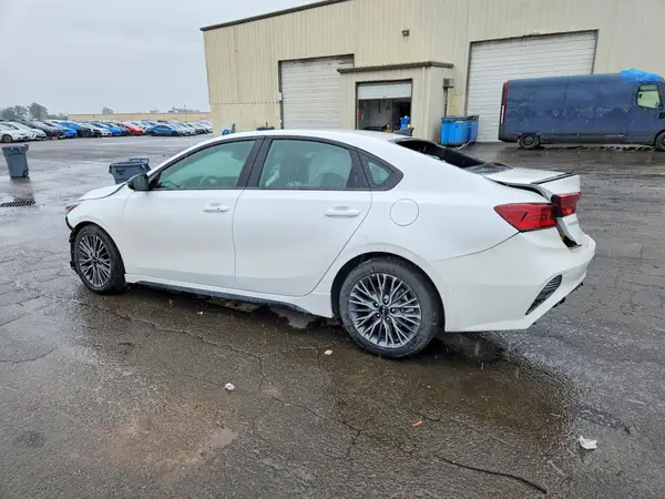 3KPF54AD3RE759203 2024 KIA FORTE - Image 2