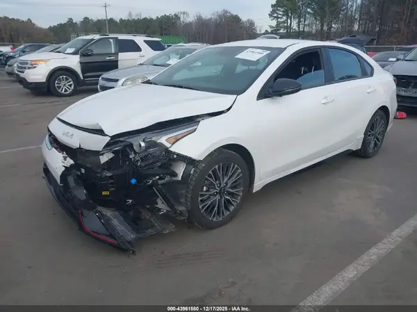 3KPF54AD3RE771240 2024 KIA FORTE - Image 2