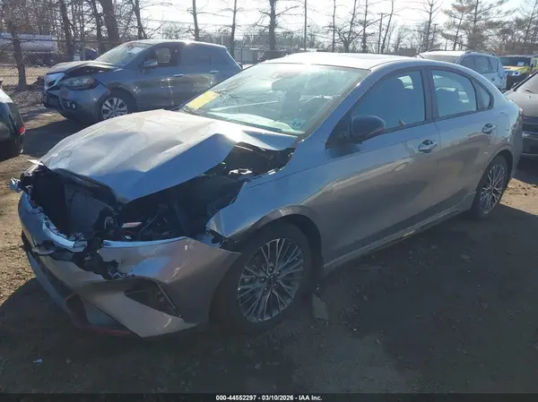 3KPF54AD3RE781816 2024 KIA FORTE - Image 2
