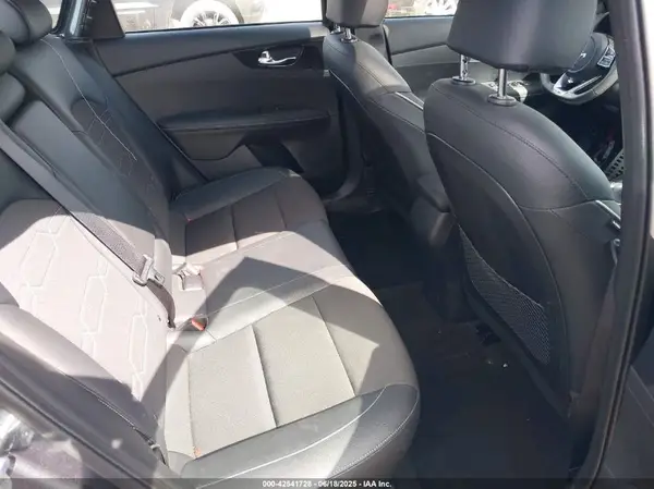 3KPF54AD3RE781914 2024 KIA FORTE - Image 8