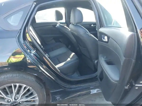 3KPF54AD3RE786613 2024 KIA FORTE - Image 8