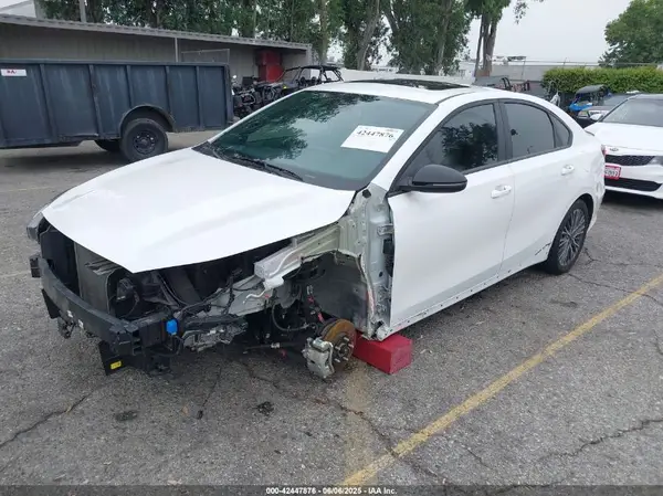 3KPF54AD3RE788927 2024 KIA FORTE - Image 2