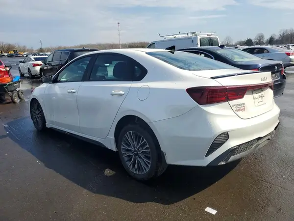 3KPF54AD3RE812594 2024 KIA FORTE - Image 2