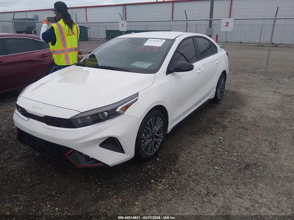 3KPF54AD3RE821828 2024 KIA FORTE - Image 2