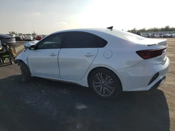 3KPF54AD3RE829556 2024 KIA FORTE - Image 2