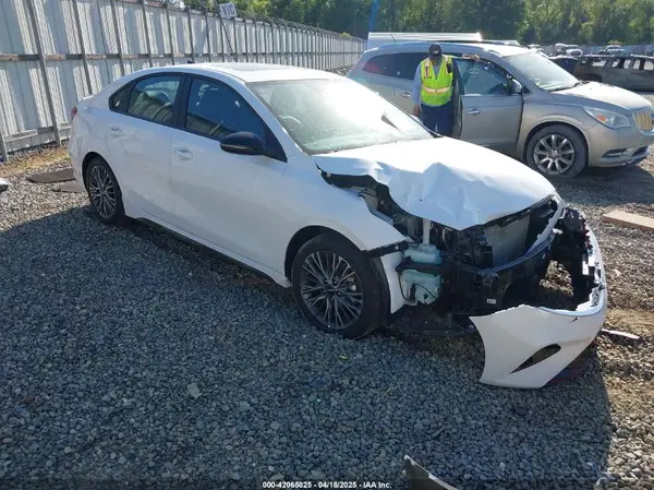 3KPF54AD3RE831775 2024 KIA FORTE - Image 1