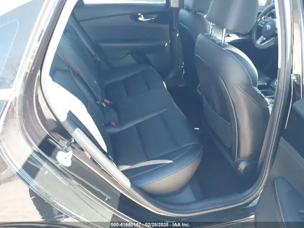 3KPF54AD4KE028558 2019 KIA FORTE - Image 8