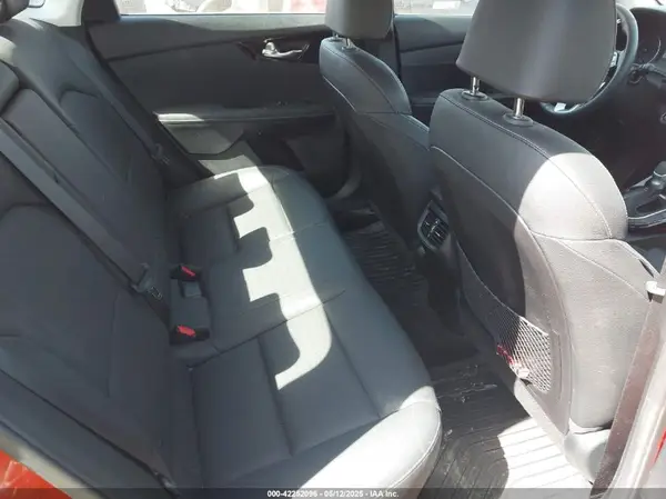 3KPF54AD4KE068588 2019 KIA FORTE - Image 8