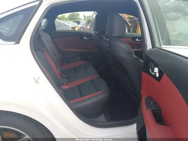 3KPF54AD4KE126182 2019 KIA FORTE - Image 8