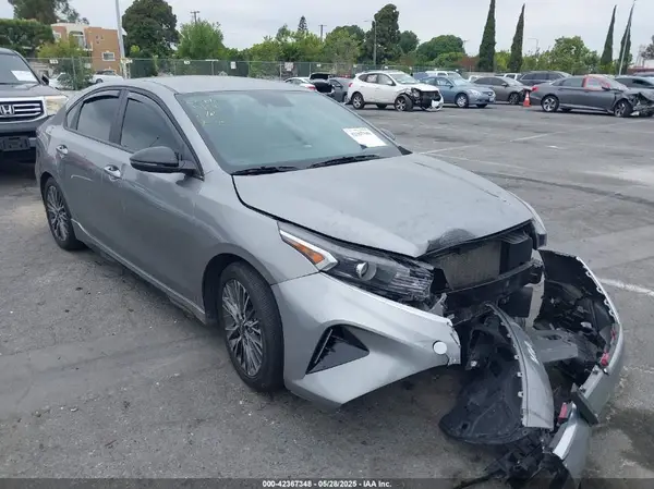 3KPF54AD4NE433176 2022 KIA FORTE - Image 1