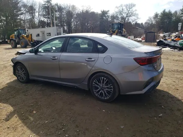 3KPF54AD4NE434599 2022 KIA FORTE - Image 2