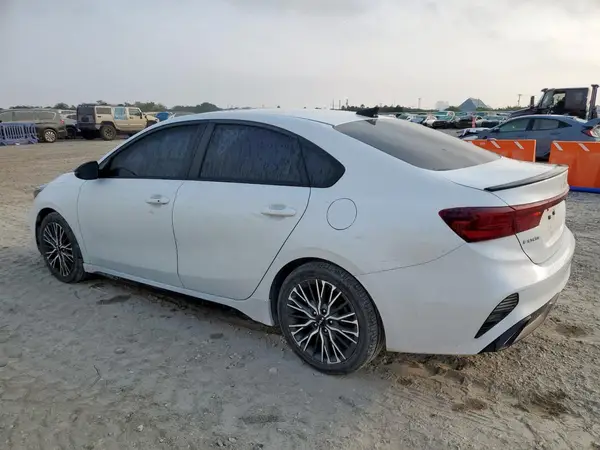3KPF54AD4NE445926 2022 KIA FORTE - Image 2