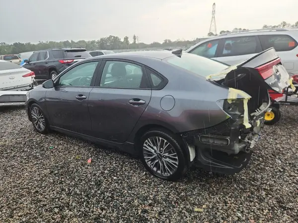 3KPF54AD4NE455162 2022 KIA FORTE - Image 2
