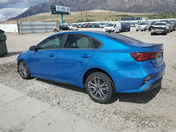 3KPF54AD4NE459325 2022 KIA FORTE - Image 2