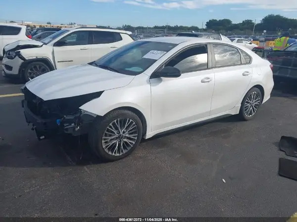 3KPF54AD4NE469837 2022 KIA FORTE - Image 2
