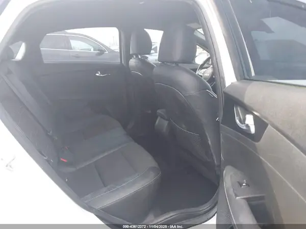 3KPF54AD4NE469837 2022 KIA FORTE - Image 8
