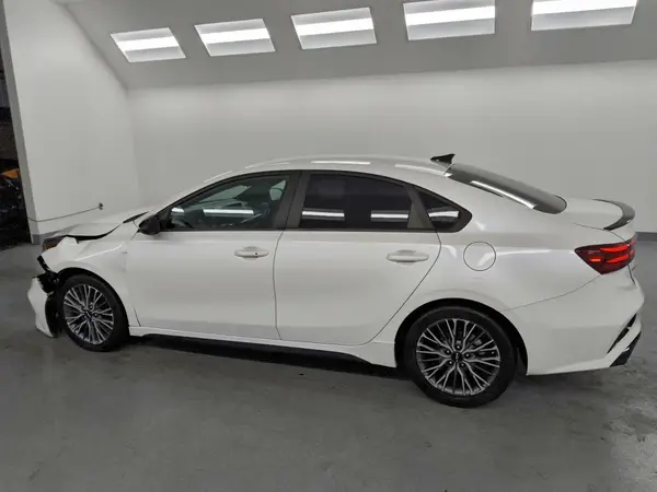 3KPF54AD4NE480353 2022 KIA FORTE - Image 2