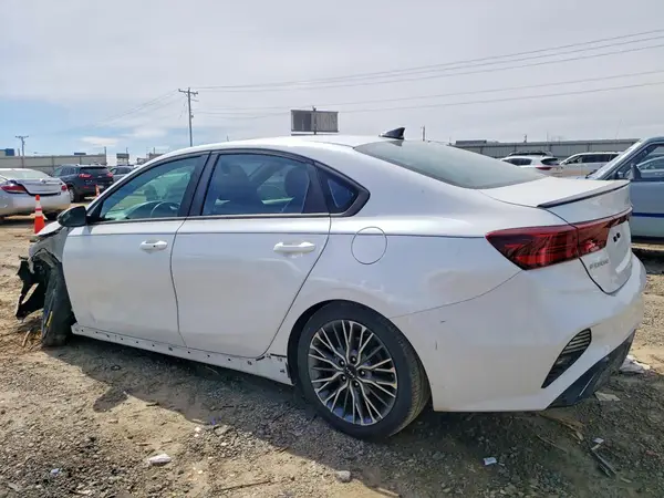 3KPF54AD4NE484032 2022 KIA FORTE - Image 2