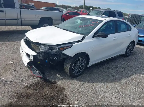 3KPF54AD4NE485083 2022 KIA FORTE - Image 2