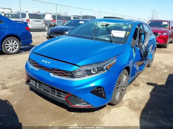 3KPF54AD4NE504277 2022 KIA FORTE - Image 2