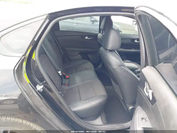 3KPF54AD4PE540828 2023 KIA FORTE - Image 8