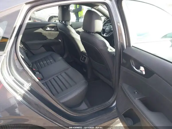 3KPF54AD4PE558035 2023 KIA FORTE - Image 8