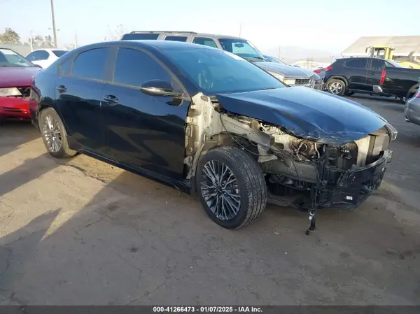 3KPF54AD4PE584165 2023 KIA FORTE - Image 1