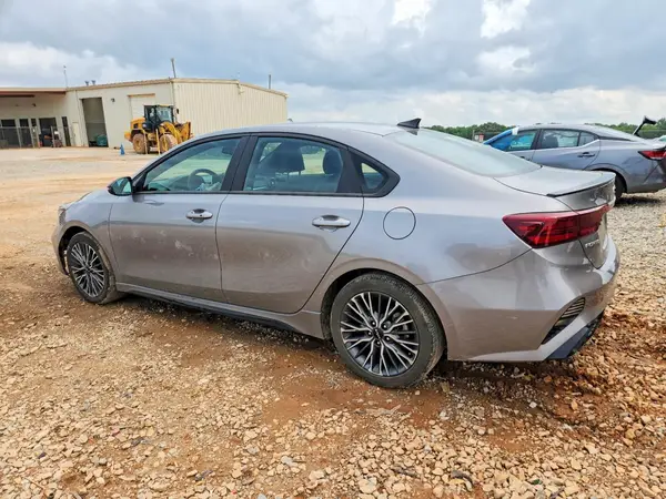 3KPF54AD4PE606939 2023 KIA FORTE - Image 2