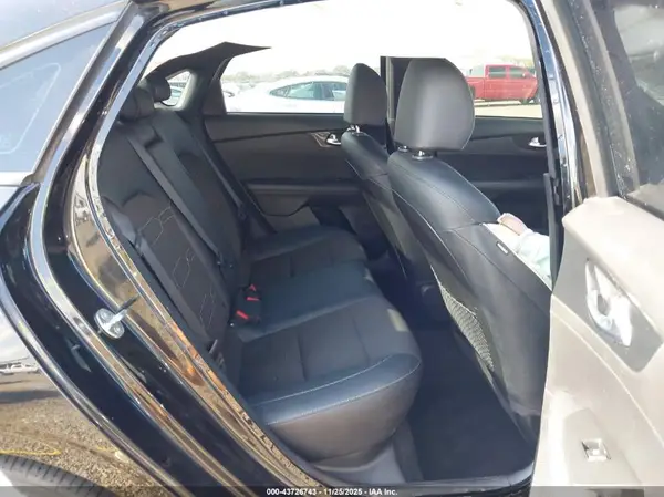 3KPF54AD4PE615351 2023 KIA FORTE - Image 8