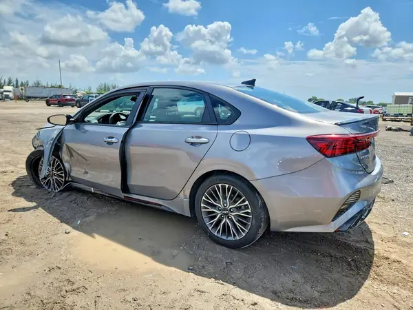 3KPF54AD4PE665828 2023 KIA FORTE - Image 2