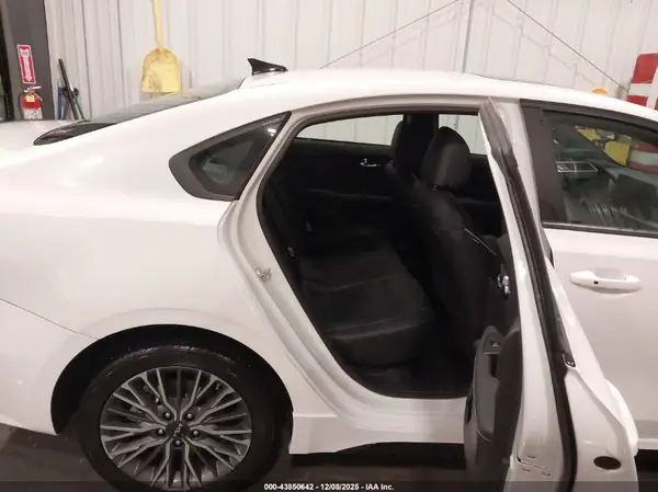 3KPF54AD4PE667949 2023 KIA FORTE - Image 8