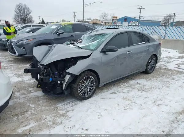 3KPF54AD4PE670639 2023 KIA FORTE - Image 2
