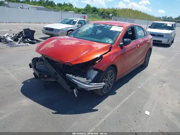 3KPF54AD4RE690585 2024 KIA FORTE - Image 2