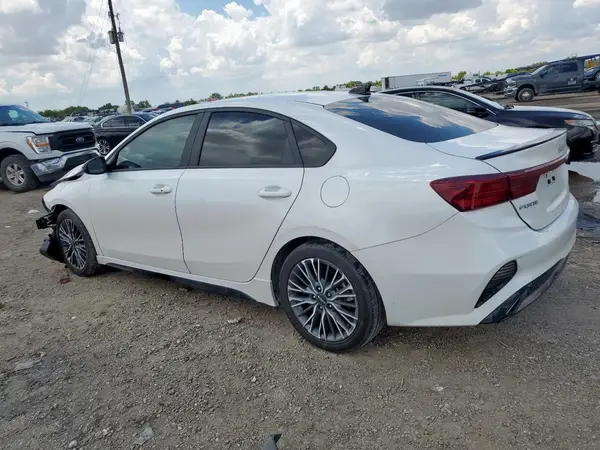 3KPF54AD4RE702640 2024 KIA FORTE - Image 2
