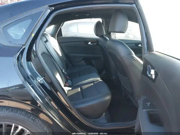 3KPF54AD4RE707496 2024 KIA FORTE - Image 8